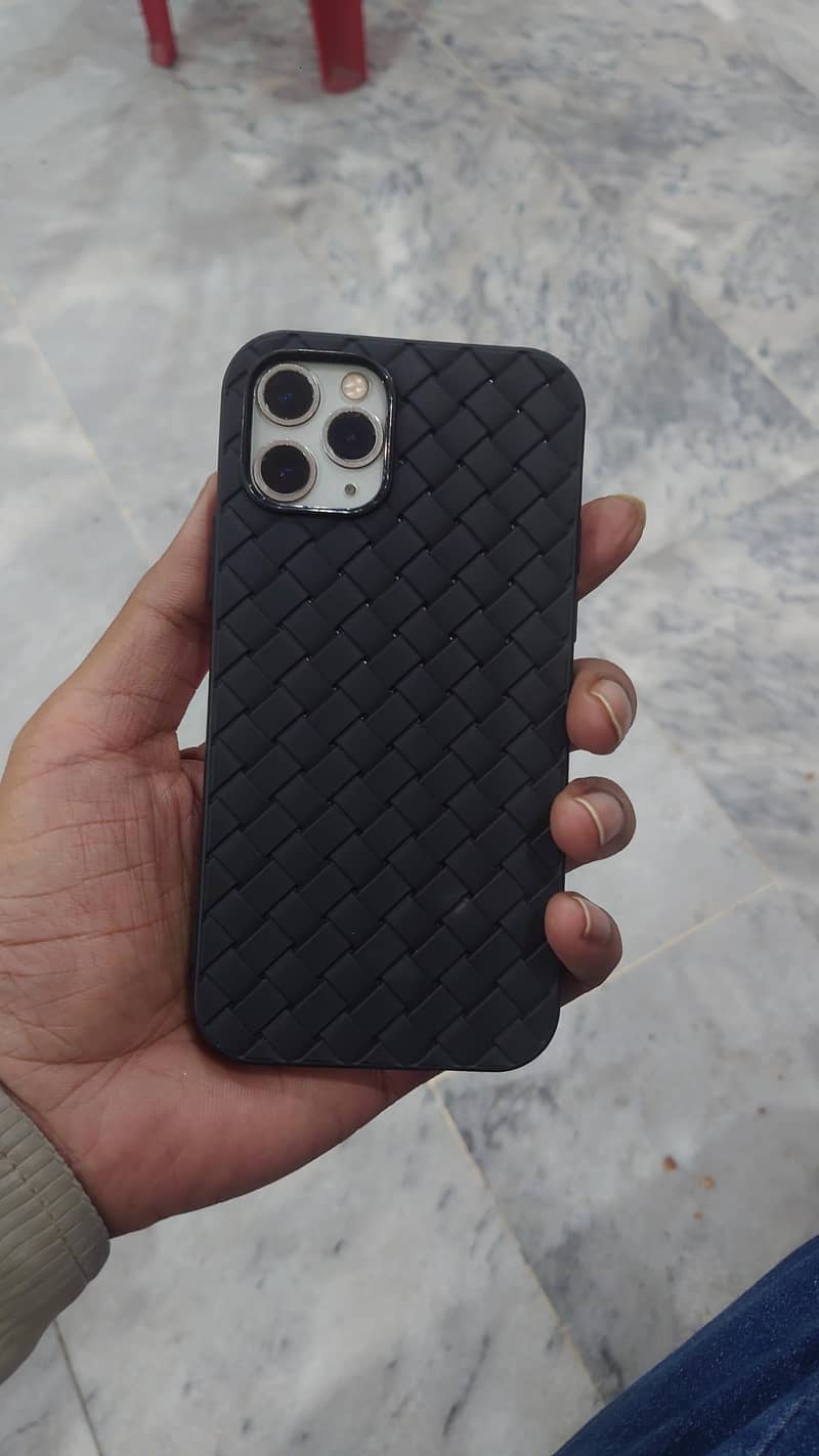 Apple iPhone 11 Pro 3