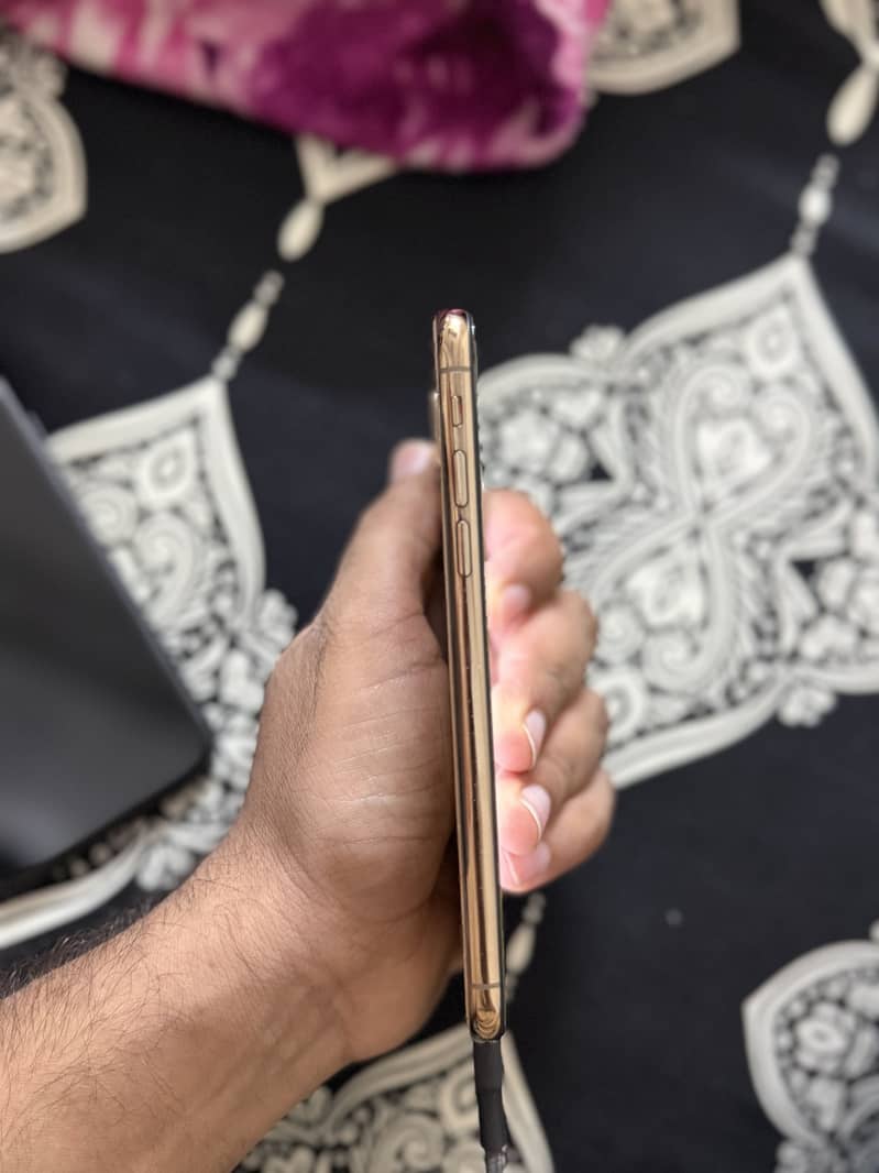 Apple iPhone XS 3