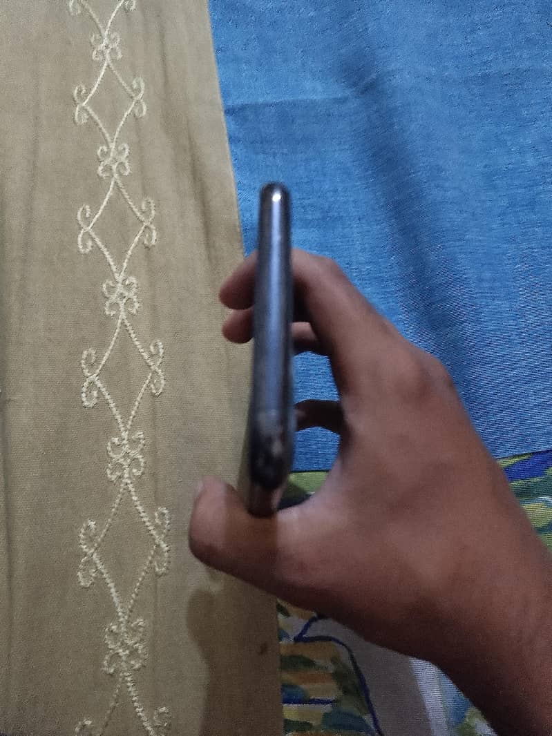 Apple iPhone 11 Pro 3