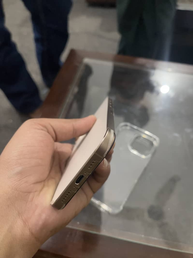 Apple iPhone 16 Pro Max 1