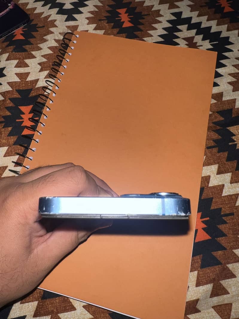 Apple iPhone 13 2