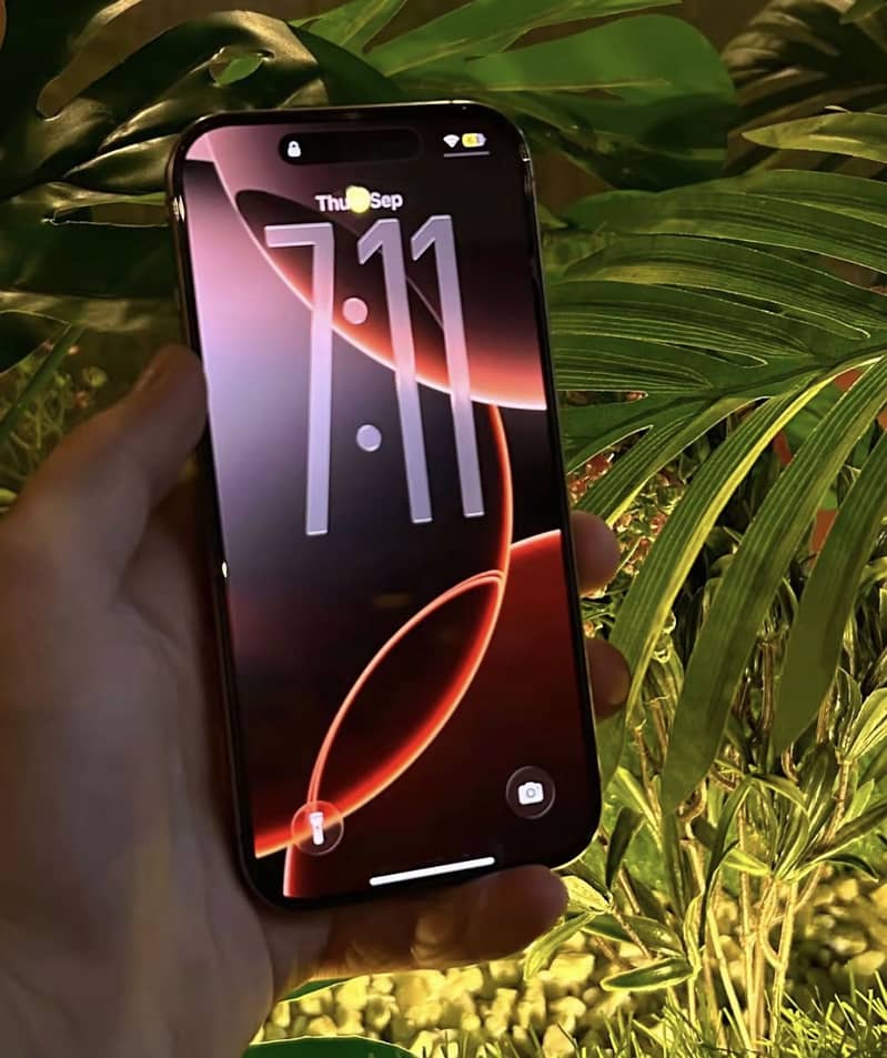Apple iPhone 16 Pro 1