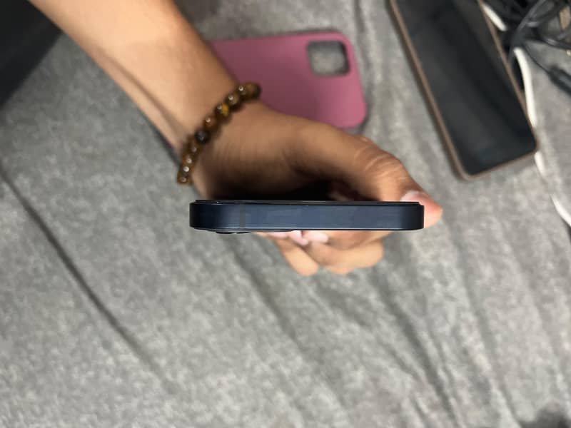 Apple iPhone 12 2