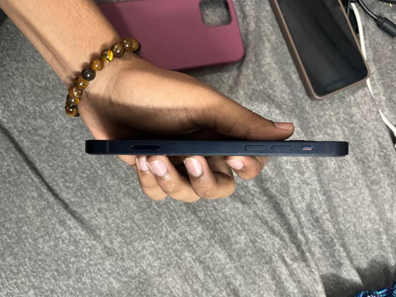 Apple iPhone 12 3