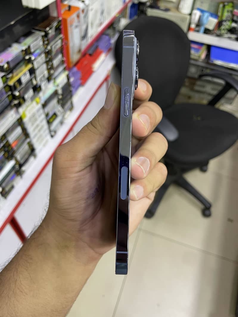 Apple iPhone 13 Pro Max 3