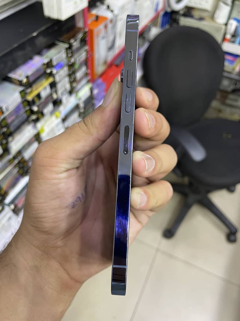 Apple iPhone 13 Pro Max 4