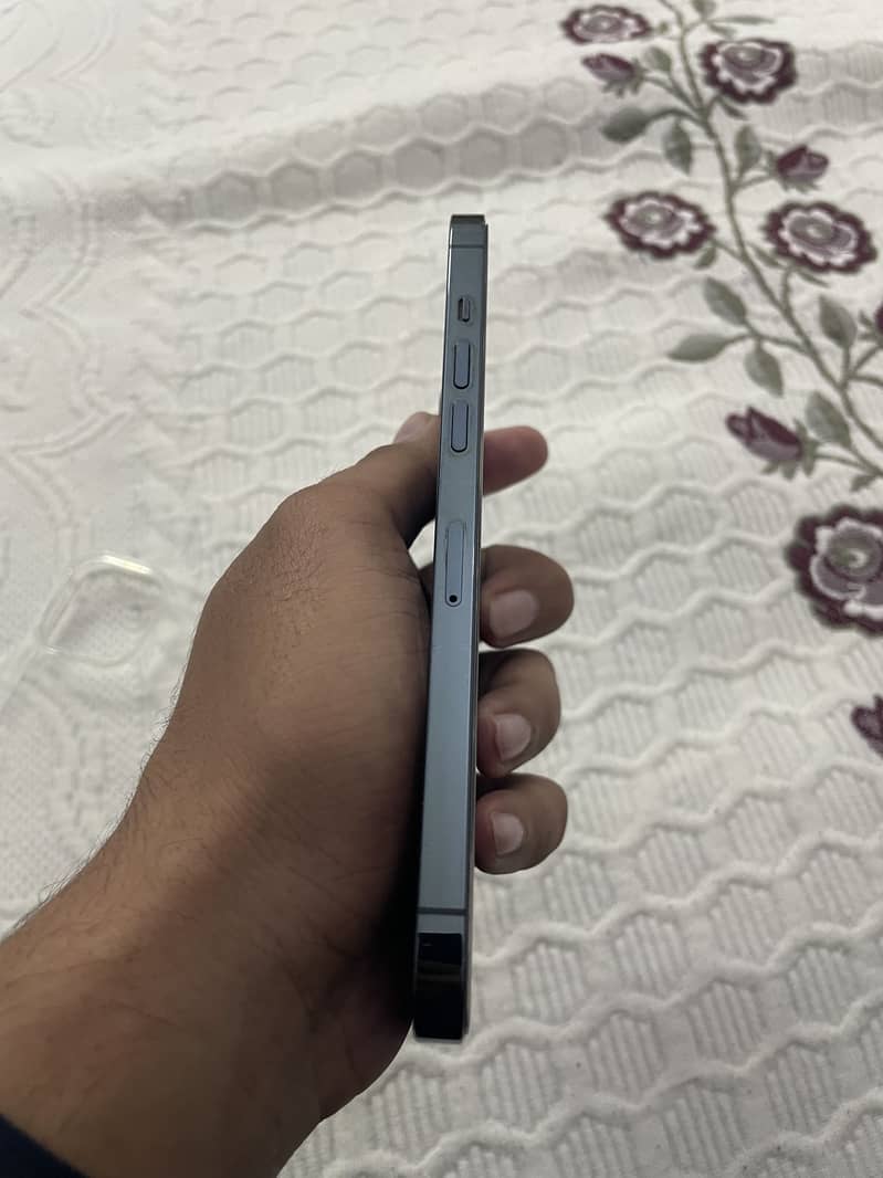 Apple iPhone 12 Pro Max 4