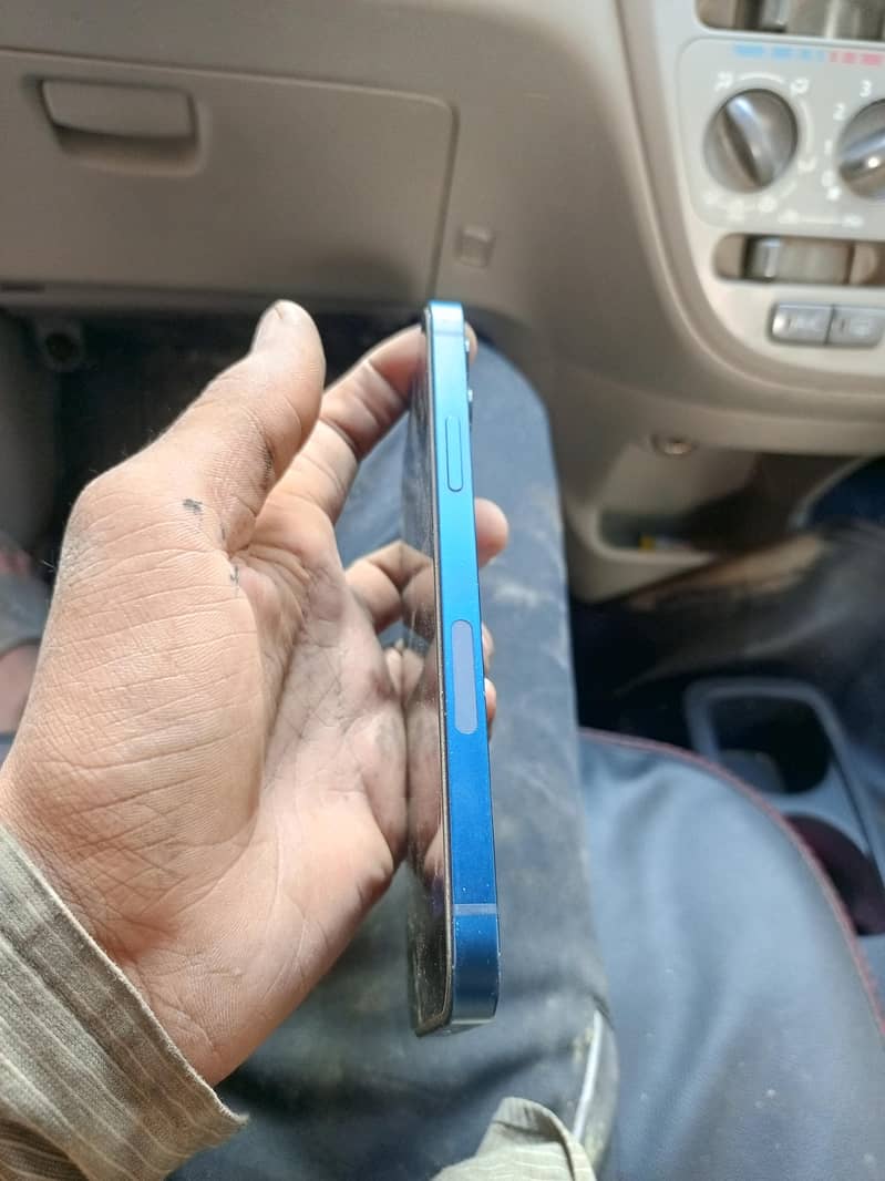 Apple iPhone 12 2