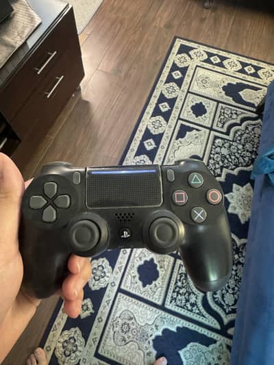 Ps4 controller almost new 1 month used