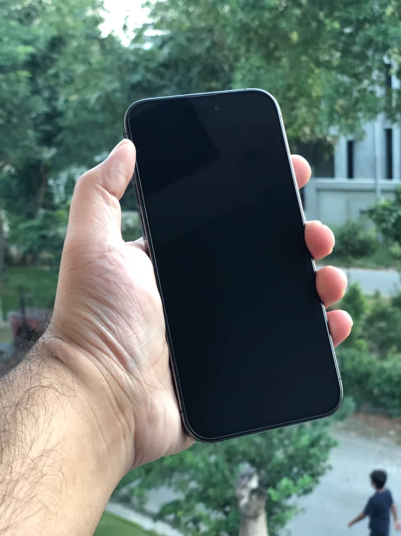 Apple iPhone 14 Pro Max 1