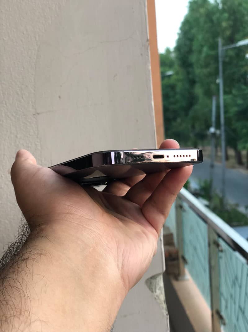 Apple iPhone 14 Pro Max 4