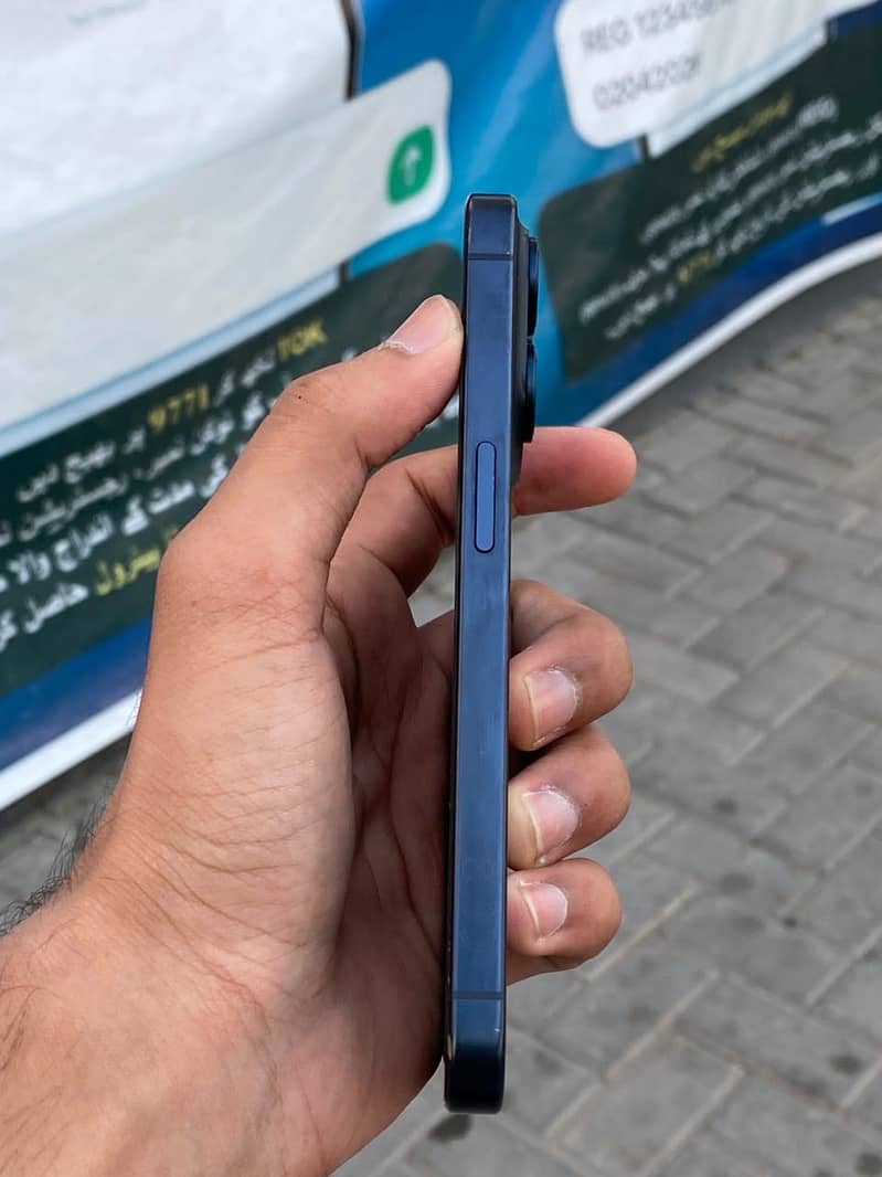 Apple iPhone 15 Pro 0
