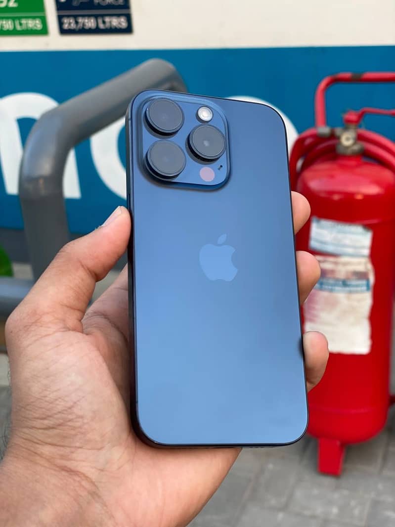 Apple iPhone 15 Pro 4