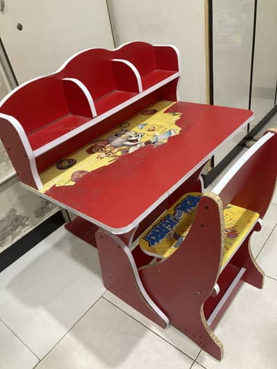 Kids table and chair