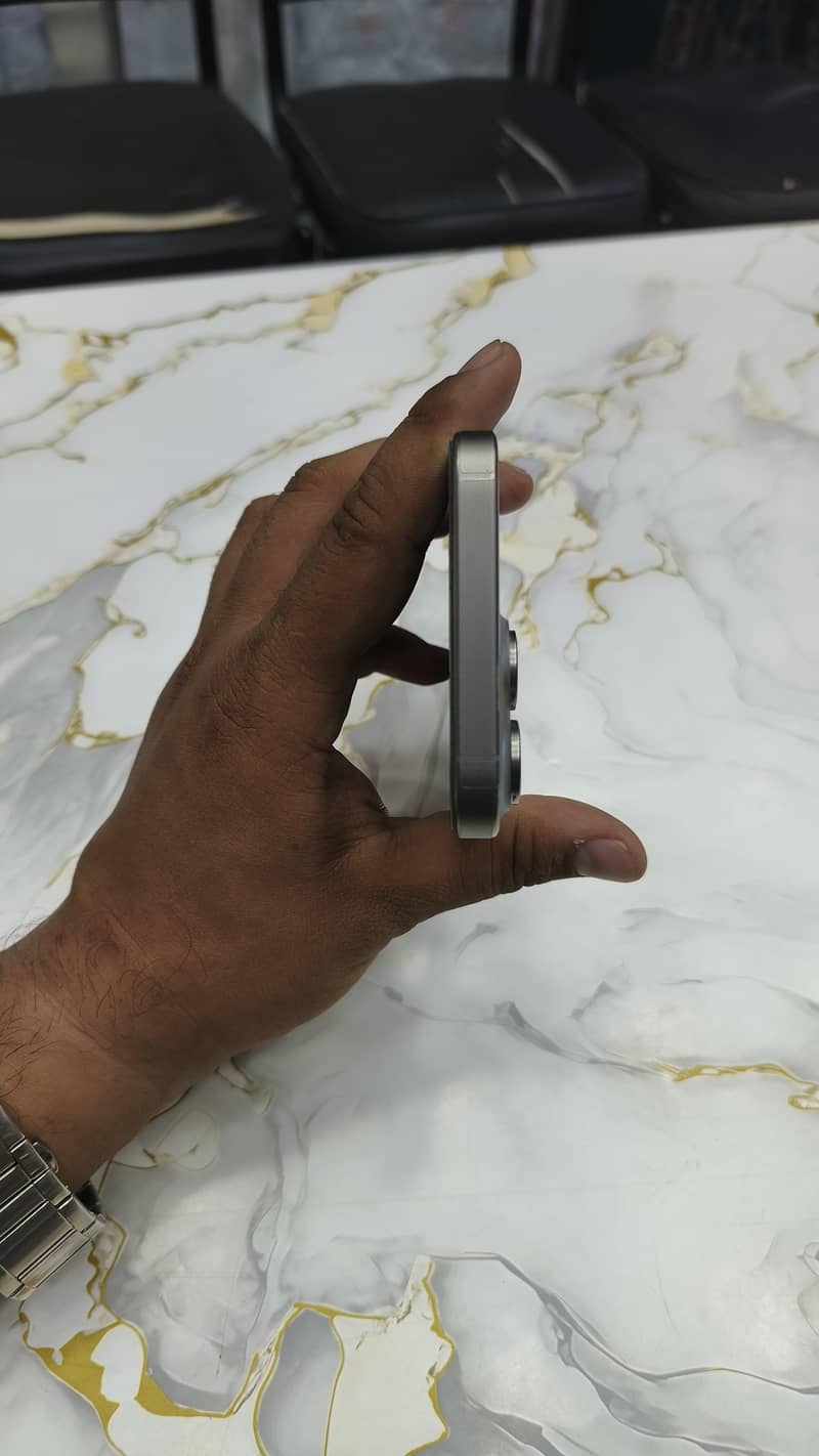 Apple iPhone 15 Pro Max 2