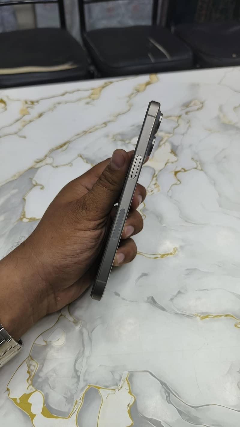 Apple iPhone 15 Pro Max 3