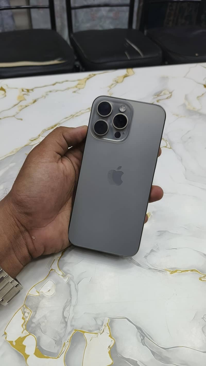 Apple iPhone 15 Pro Max 5