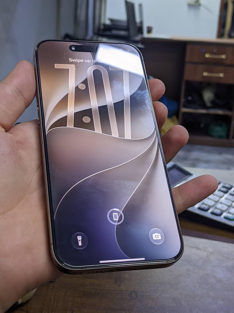Apple iPhone 16 Pro Max 1