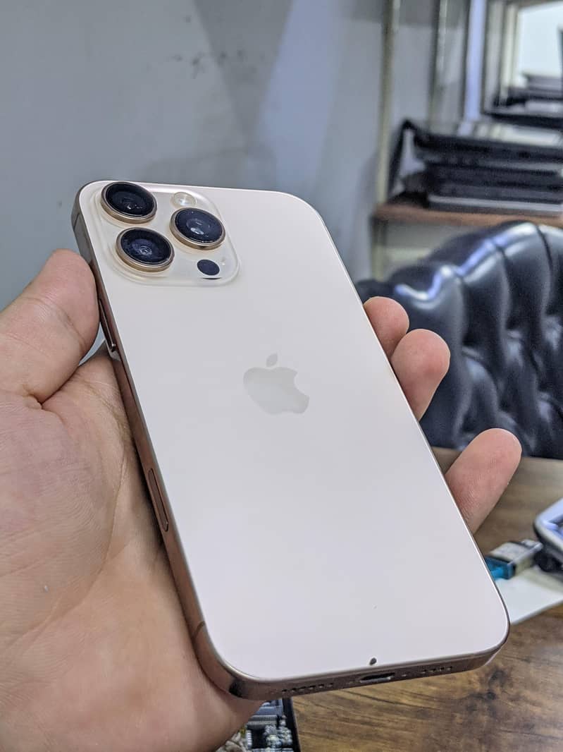 Apple iPhone 16 Pro Max 2