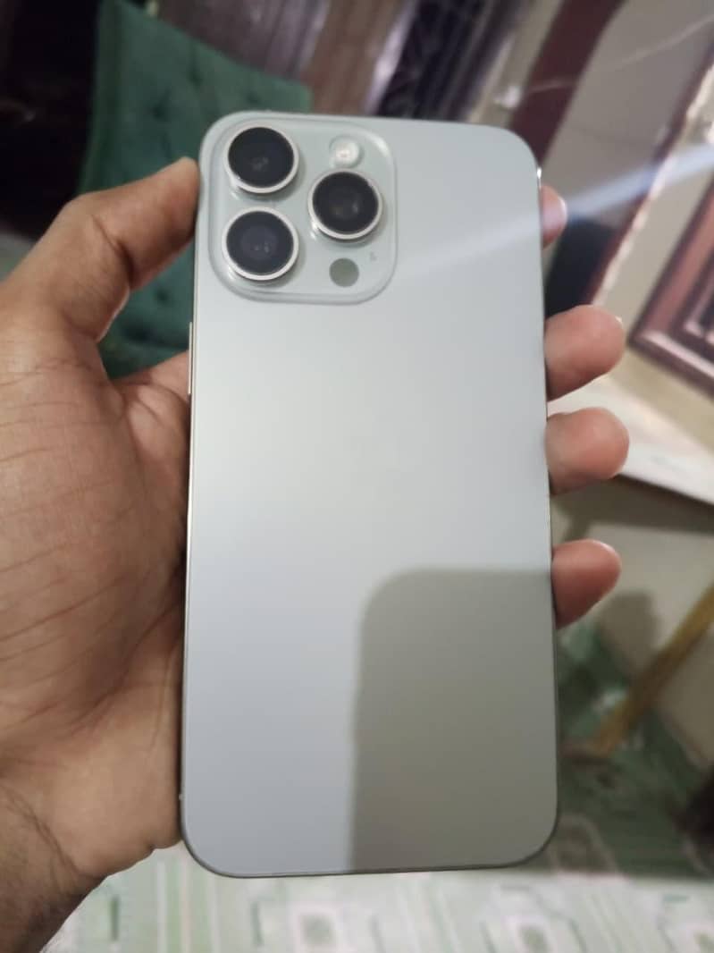 Apple iPhone 15 Pro Max 0