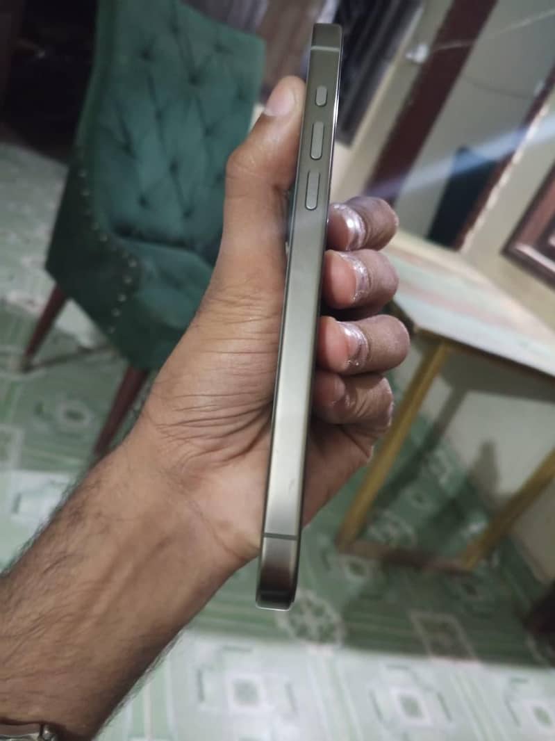 Apple iPhone 15 Pro Max 5