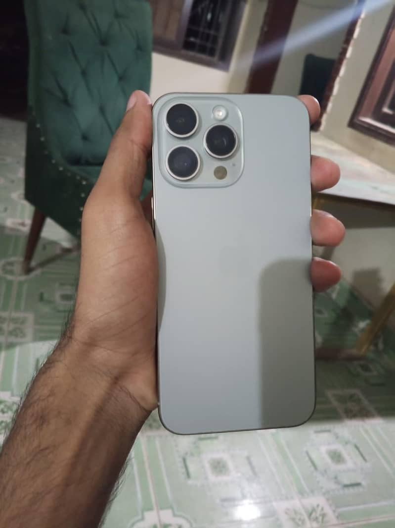 Apple iPhone 15 Pro Max 6