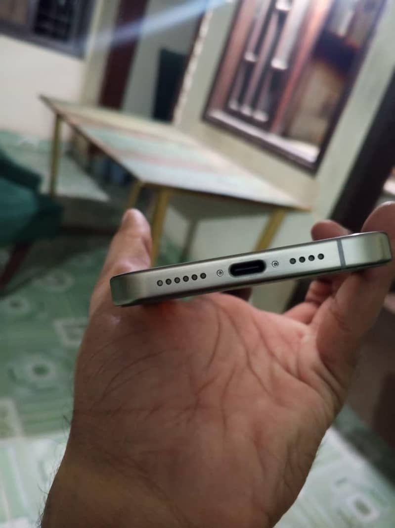Apple iPhone 15 Pro Max 7