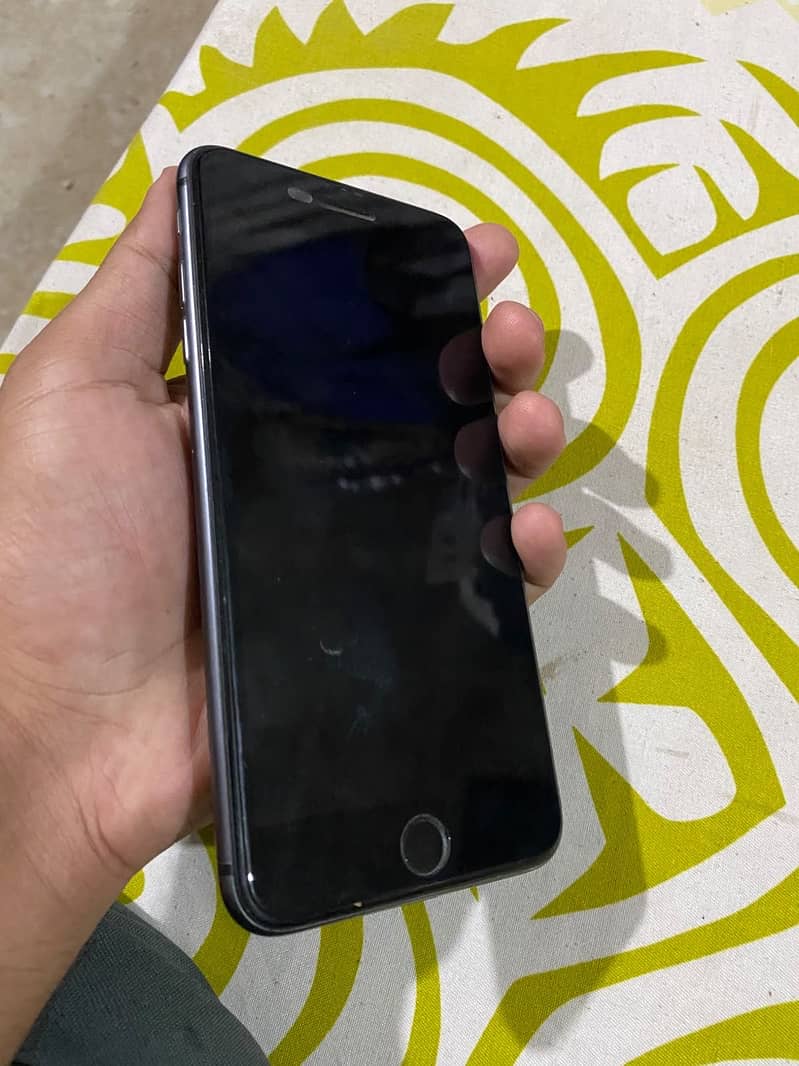 Apple iPhone 8 Plus 1
