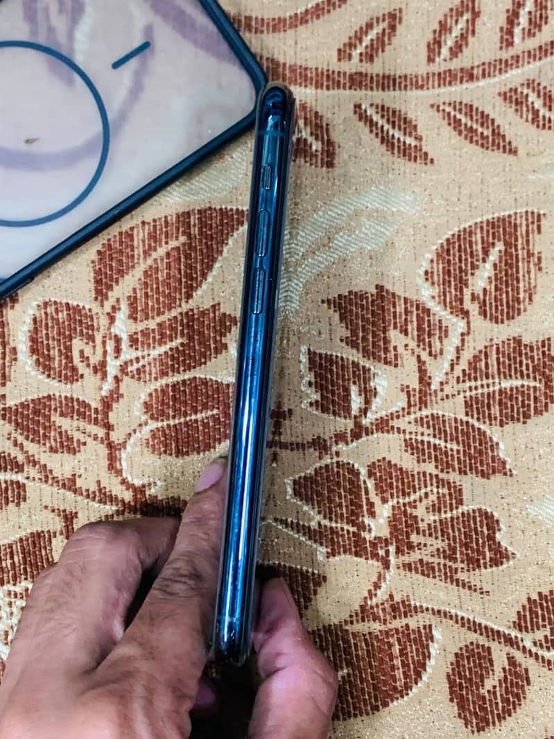 Apple iPhone 11 Pro 2