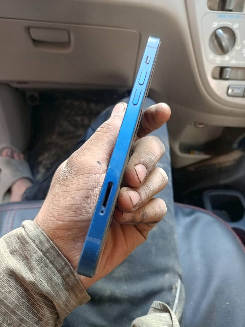 Apple iPhone 12 7