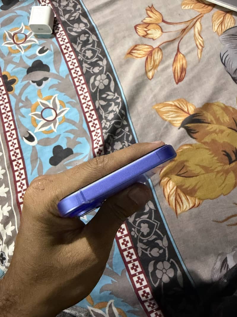 Apple iPhone 16 2