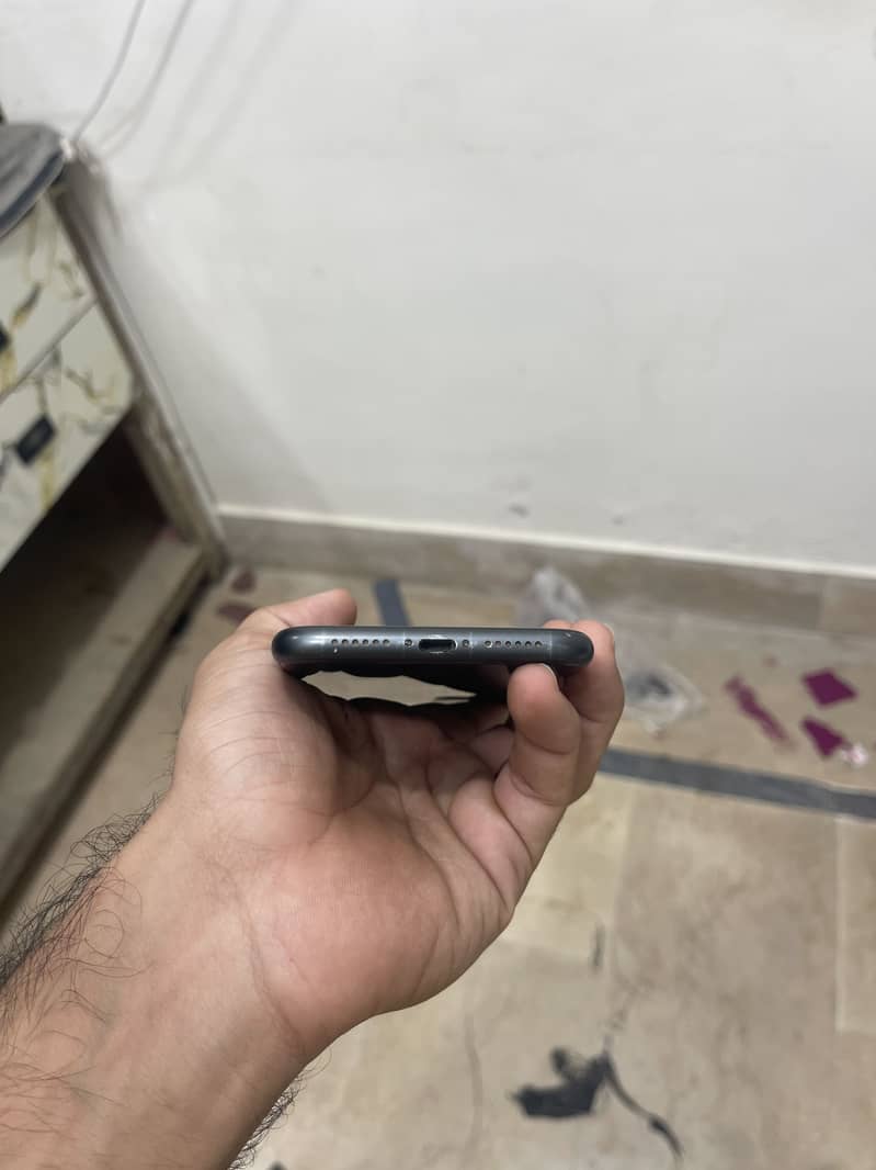 Apple iPhone 11 3