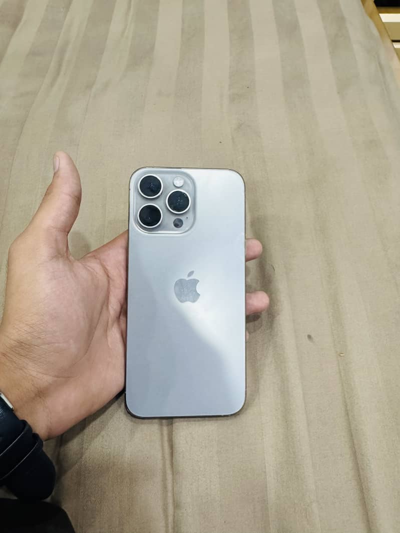 Apple iPhone 15 Pro Max 0