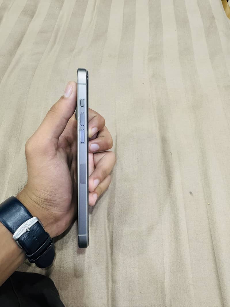 Apple iPhone 15 Pro Max 1