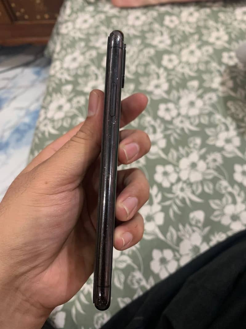 Apple iPhone X 3