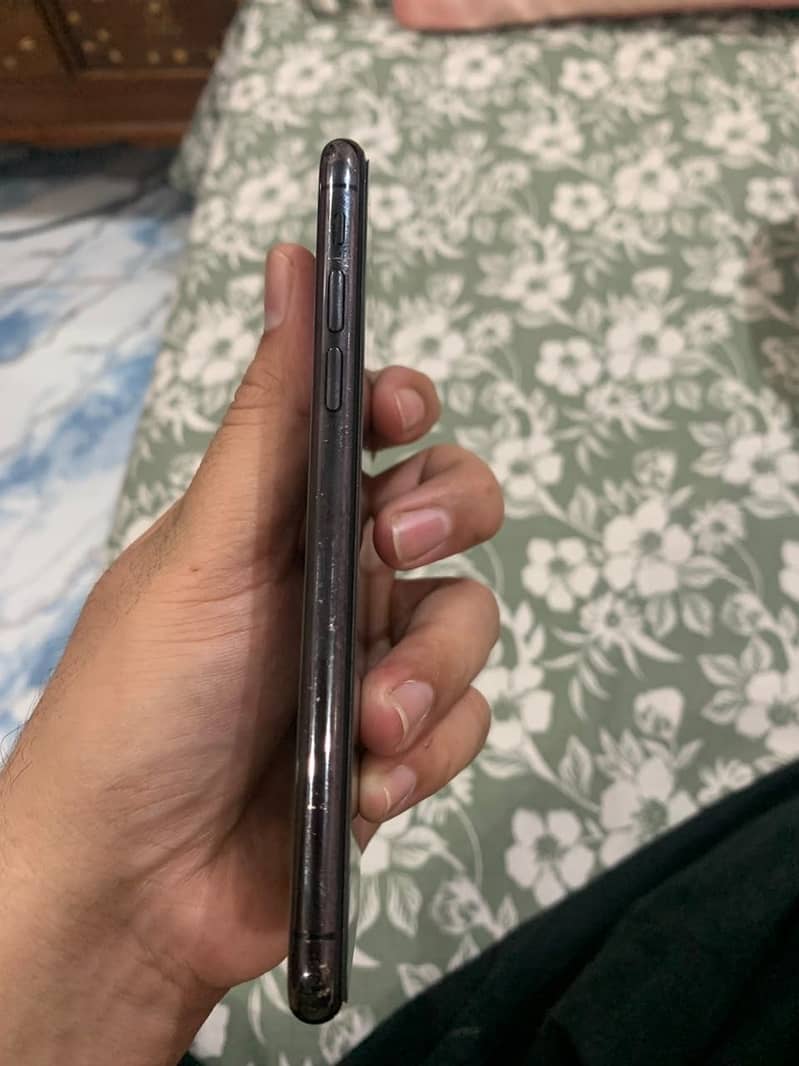 Apple iPhone X 4