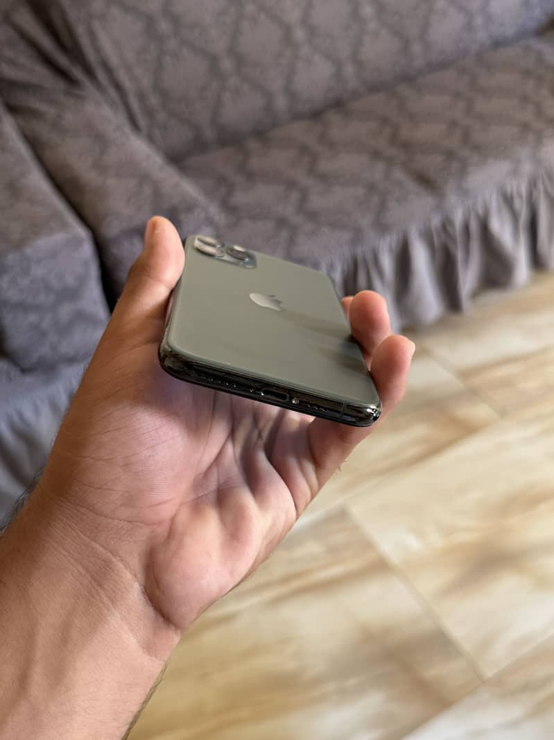 Apple iPhone 11 Pro 2