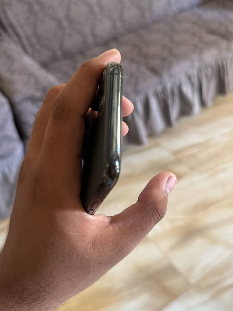 Apple iPhone 11 Pro 3