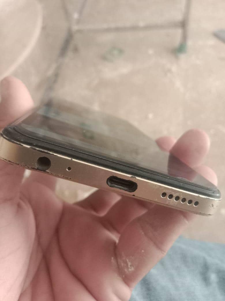 Tecno Spark 20C 3