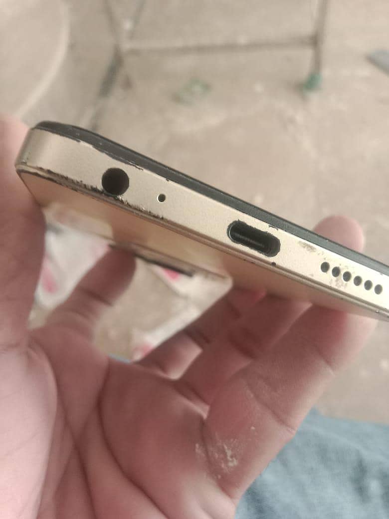 Tecno Spark 20C 4