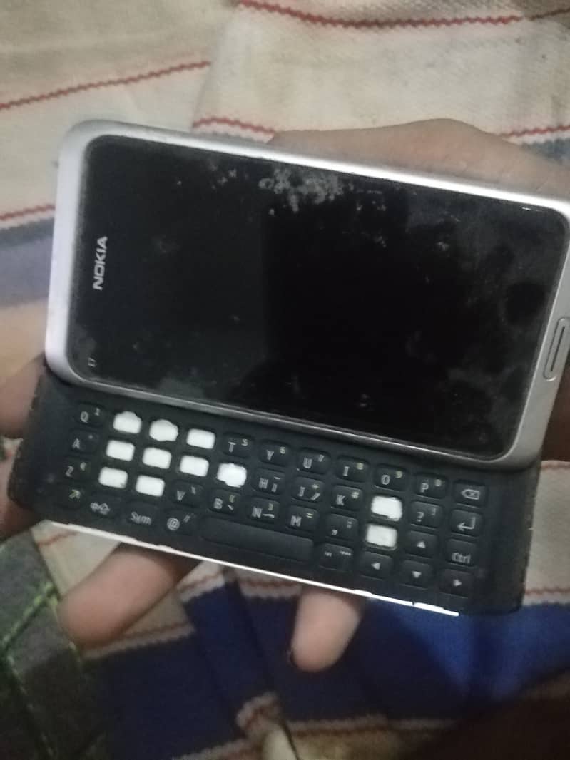 Nokia E7 2