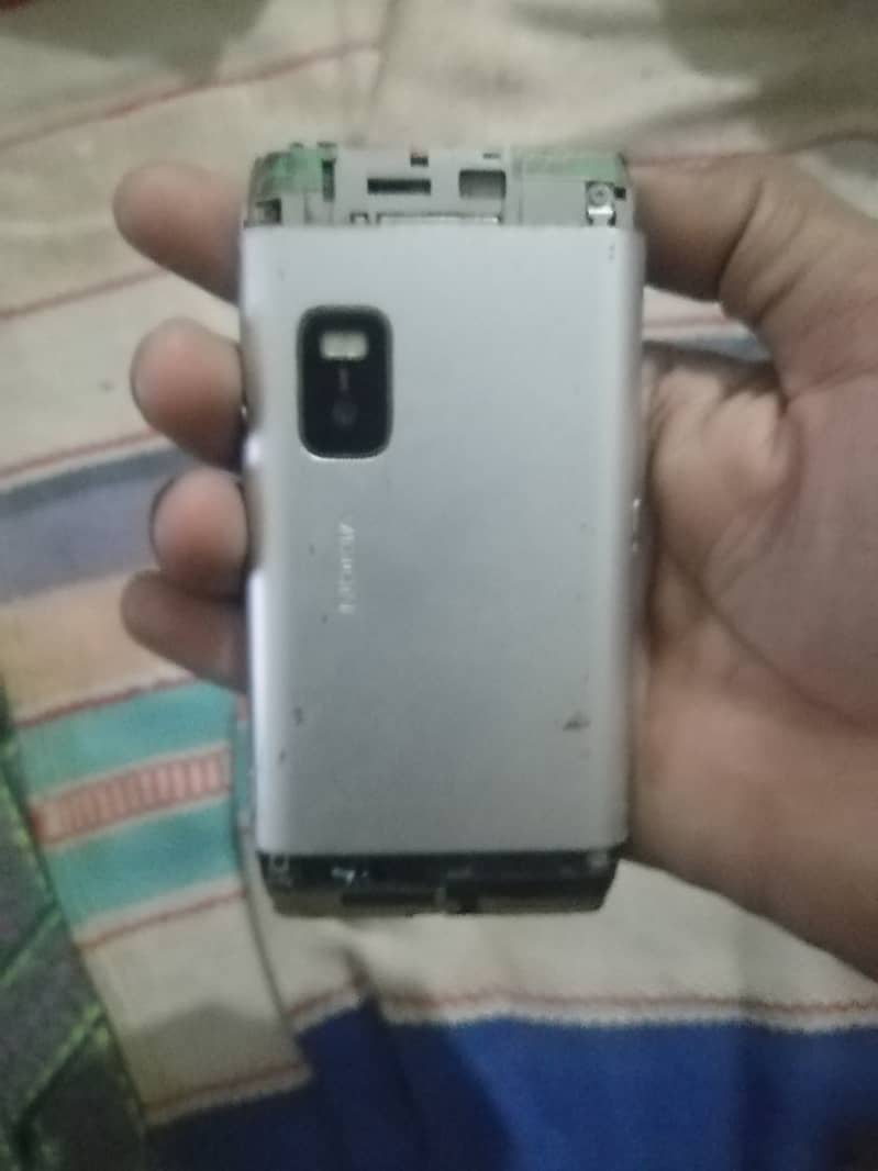 Nokia E7 5