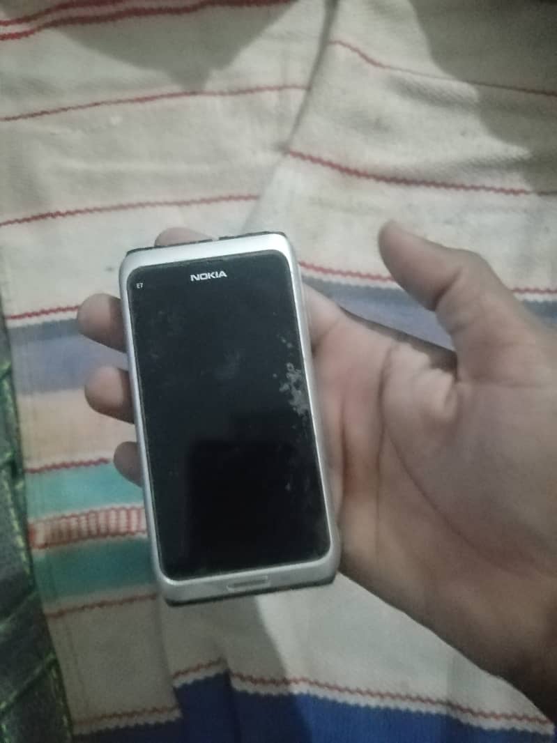 Nokia E7 14