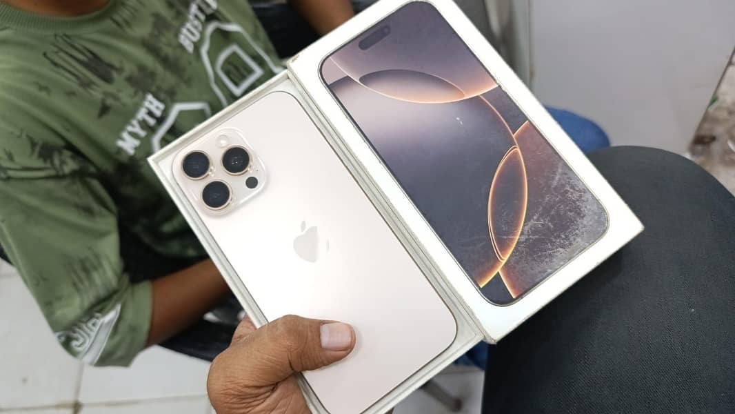 Apple iPhone 16 Pro Max 0