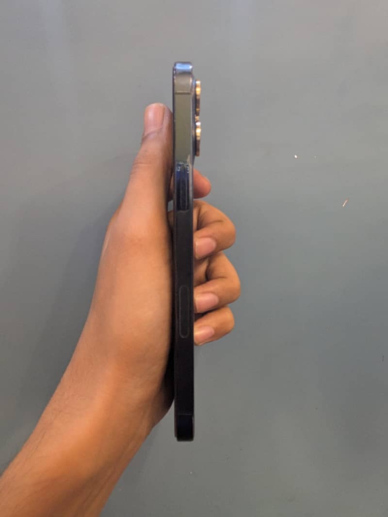 Apple iPhone 12 Pro Max 4