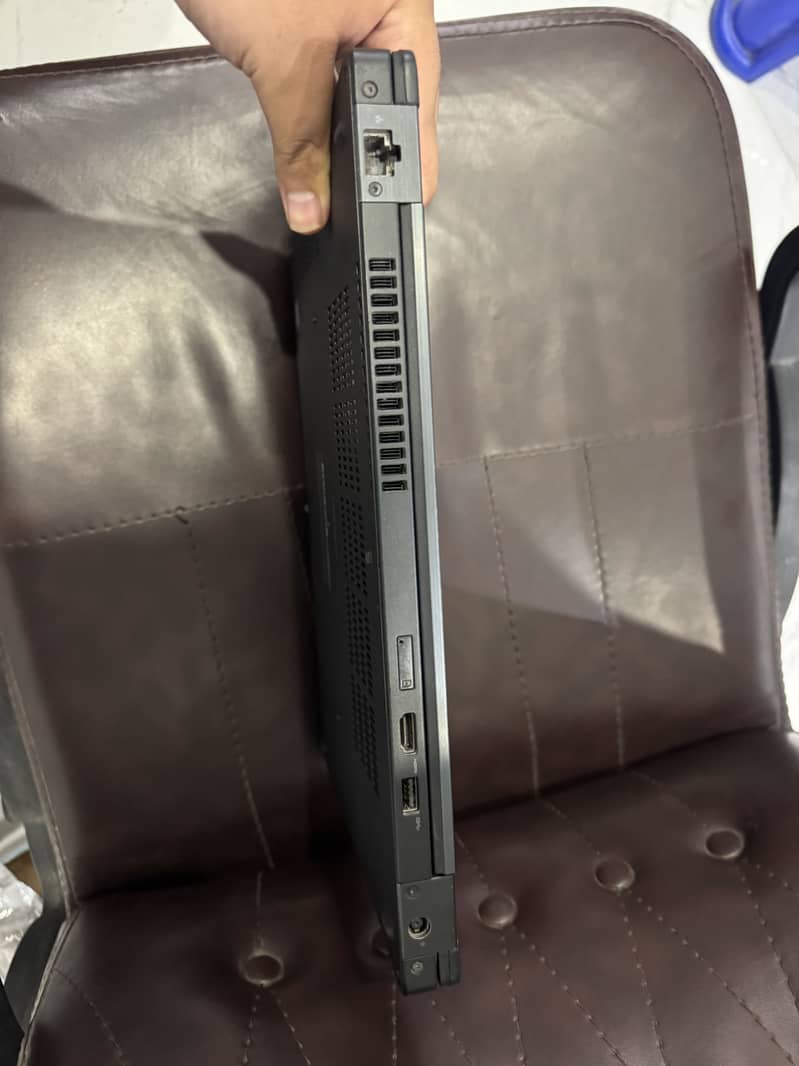 DELL LATITUDE E5490 1