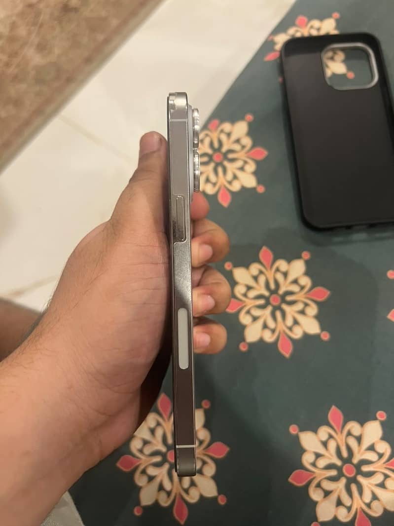 Apple iPhone 14 Pro Max 2