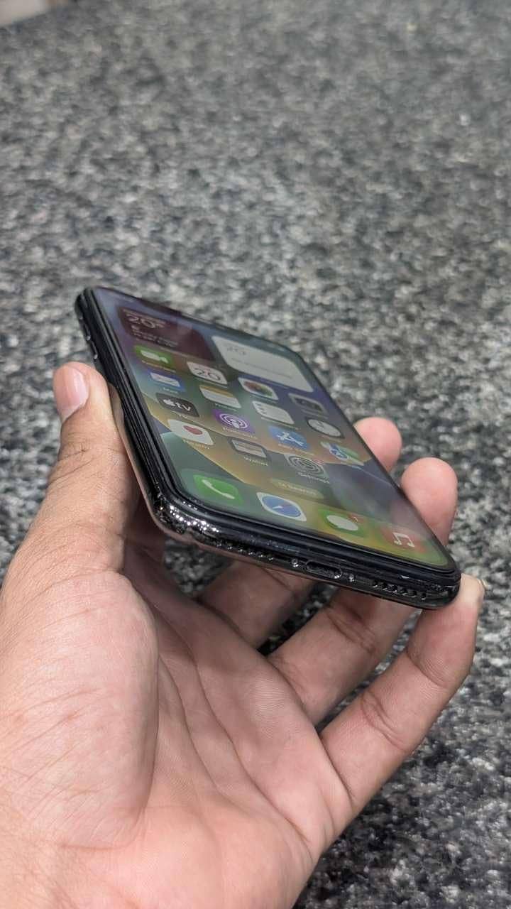 Apple iPhone X 4
