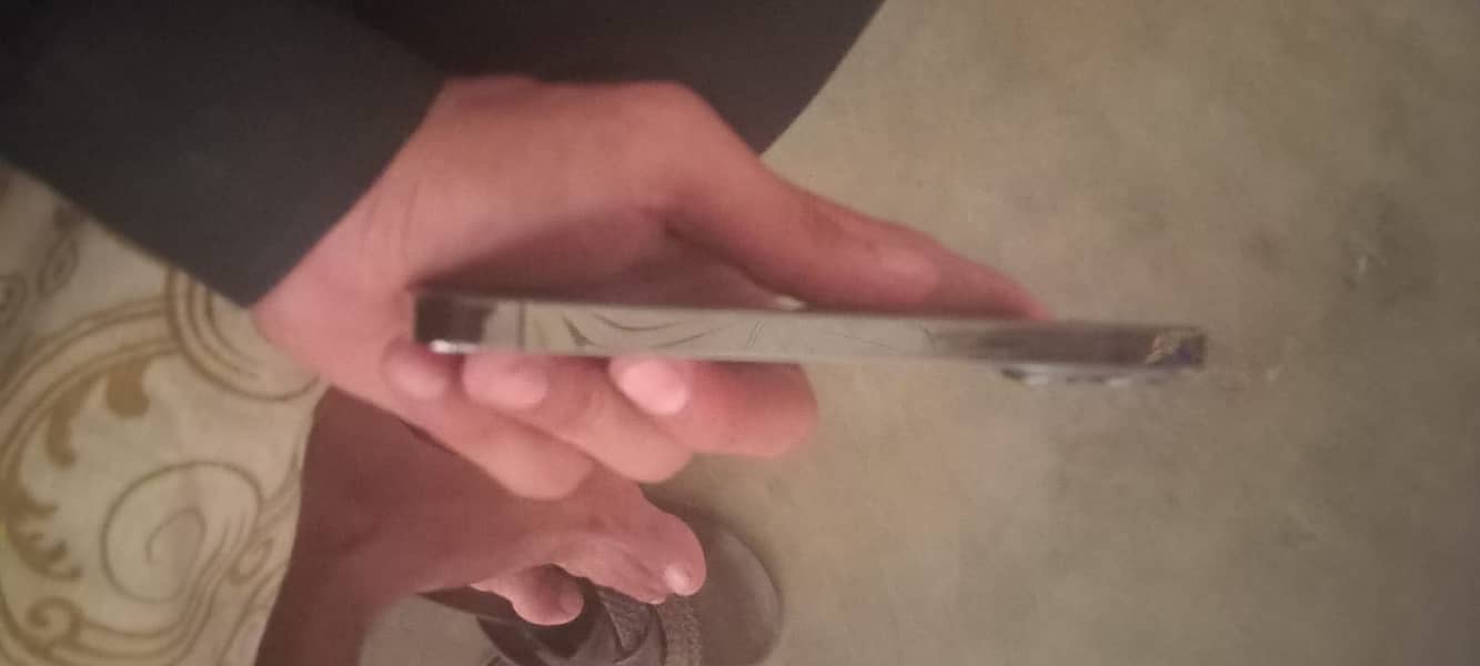 Apple iPhone 13 Pro 3