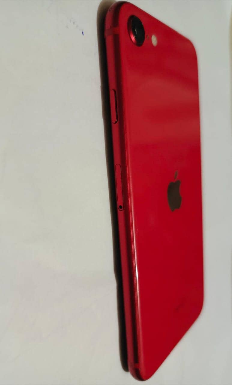 Apple iPhone SE second edition 3